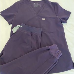 Figs Scrub Top & Zamora Jogger Pant Size Small in Purple Shadow